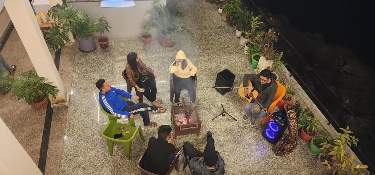 הוסטל רישיקש Karwaan By The Ganges מראה חיצוני תמונה