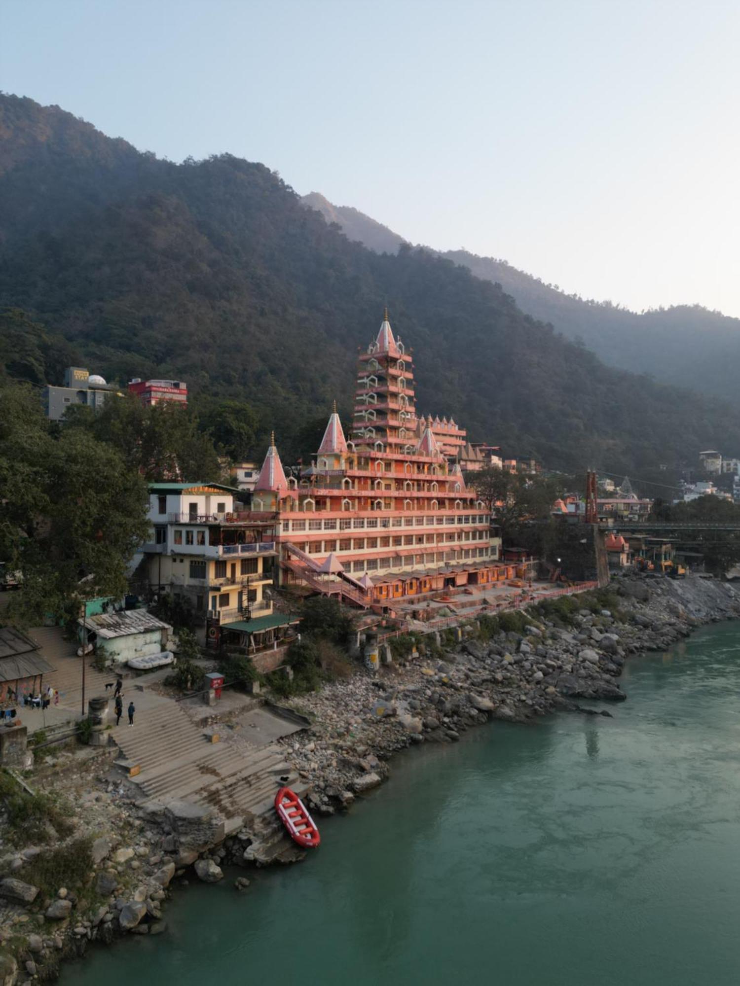 הוסטל רישיקש Karwaan By The Ganges מראה חיצוני תמונה