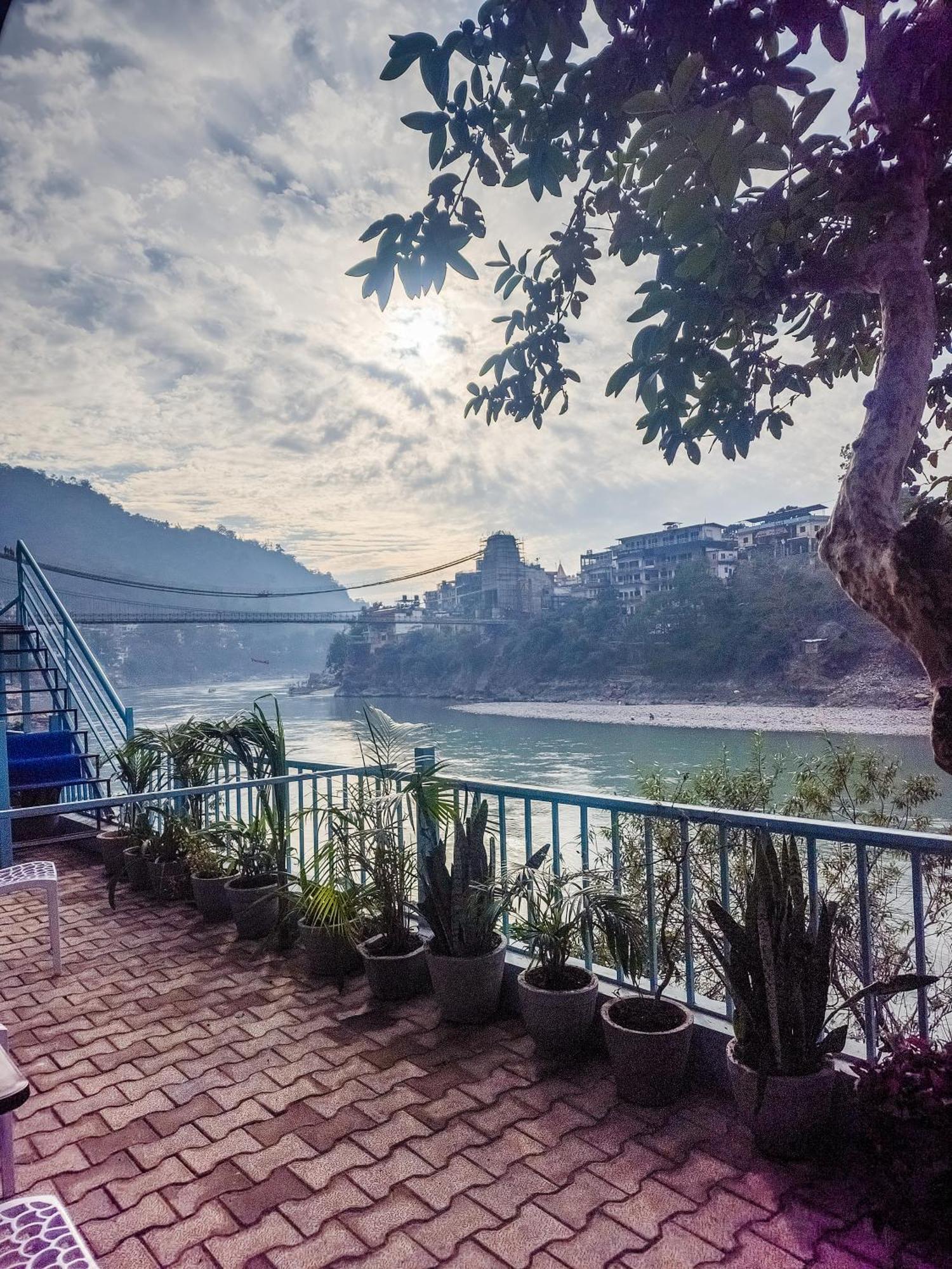הוסטל רישיקש Karwaan By The Ganges מראה חיצוני תמונה
