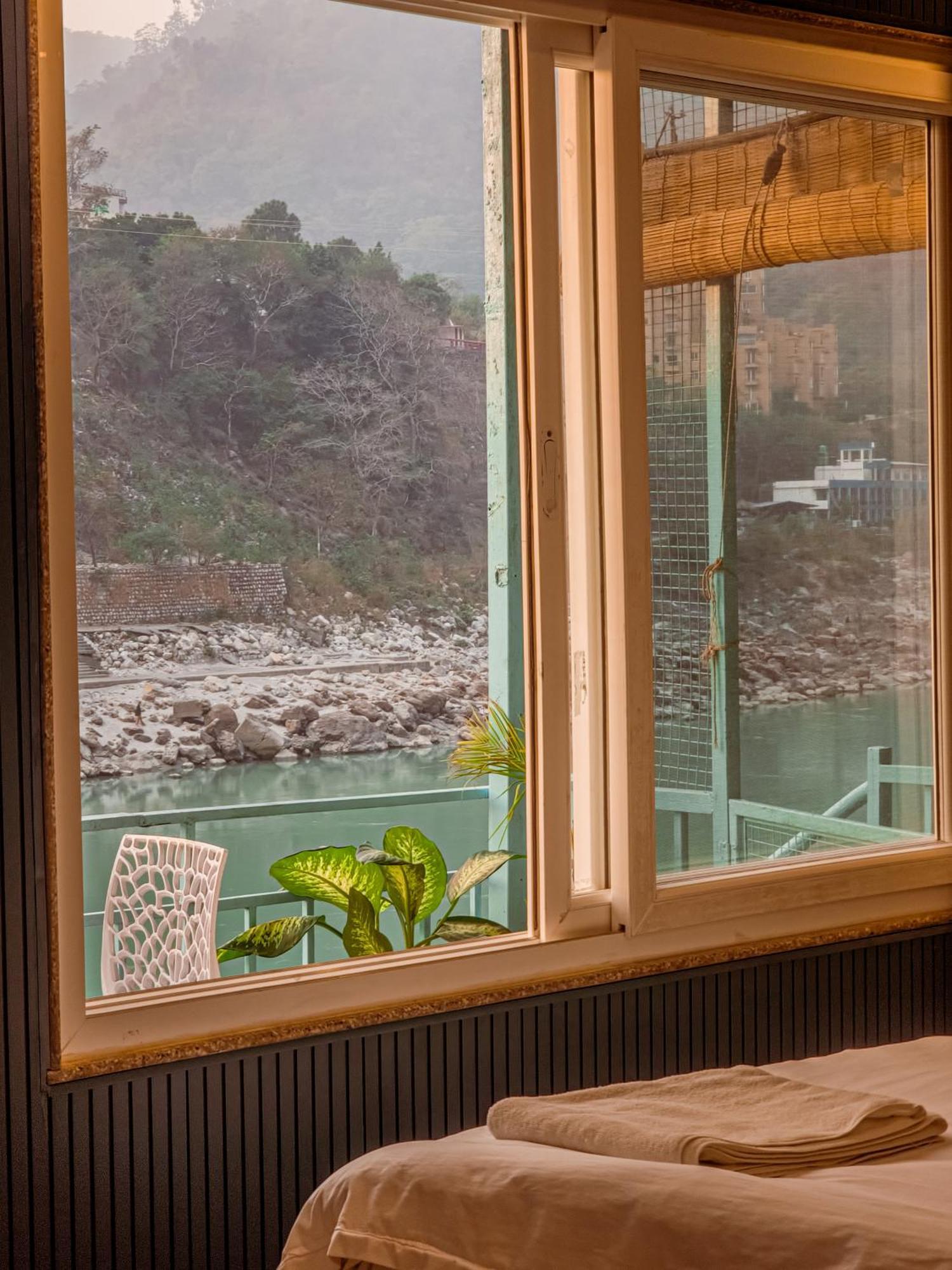 הוסטל רישיקש Karwaan By The Ganges מראה חיצוני תמונה