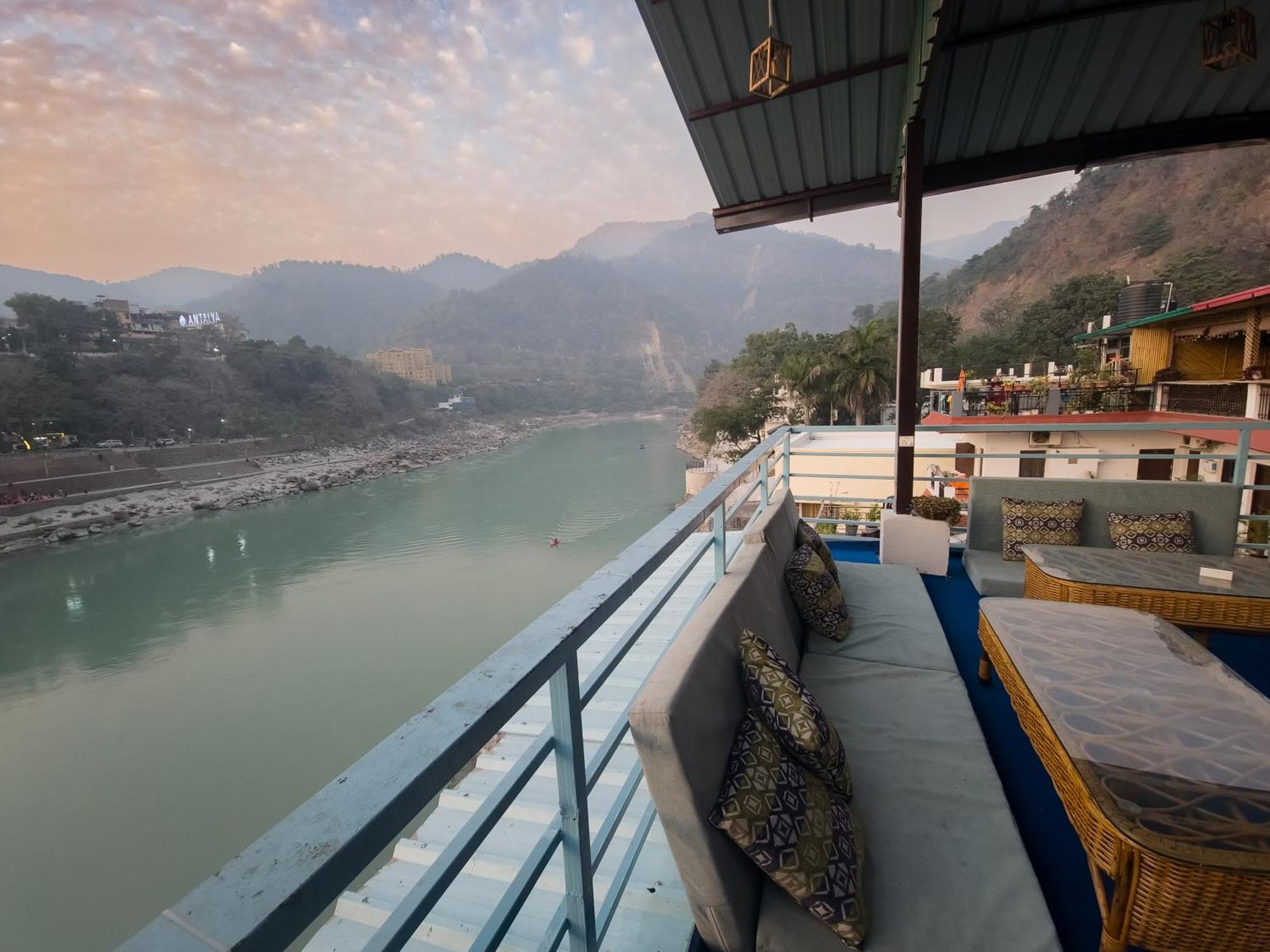 הוסטל רישיקש Karwaan By The Ganges מראה חיצוני תמונה